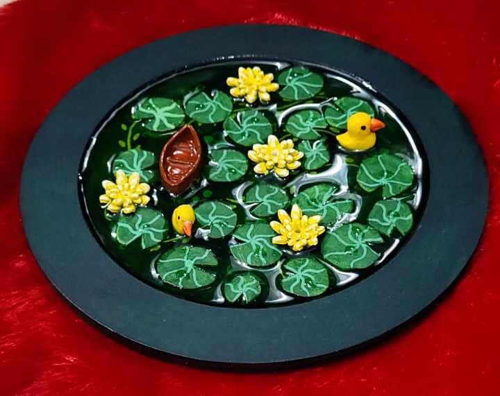 Resin Lily Pond – Clay Detailing with Easel Stand
