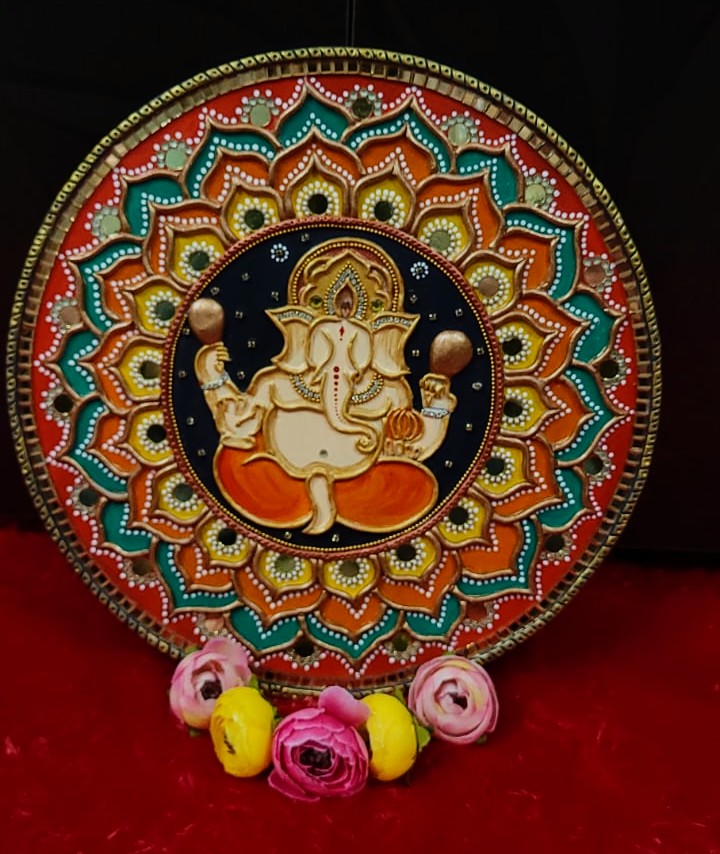 Ganesha Mandala Lippan Art – Intricate Elegance with Divine Blessings ✨