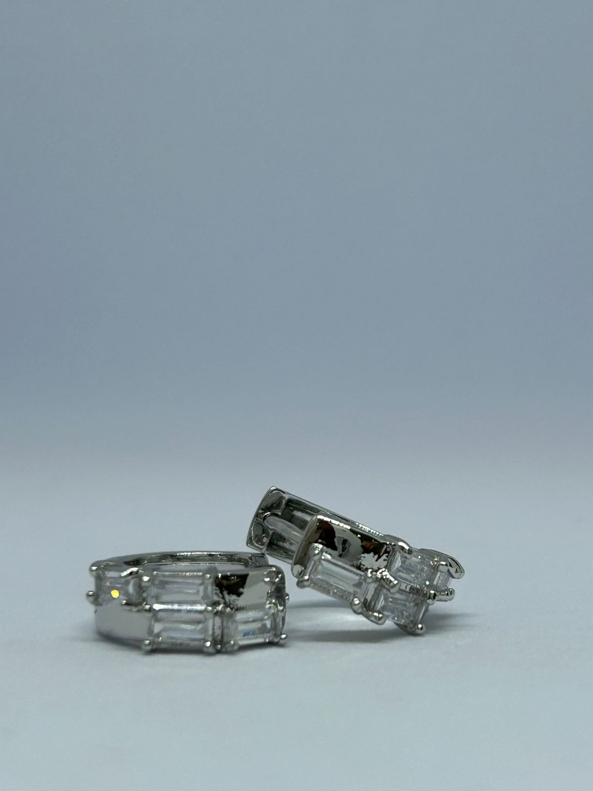 Brincos de prata com pedras