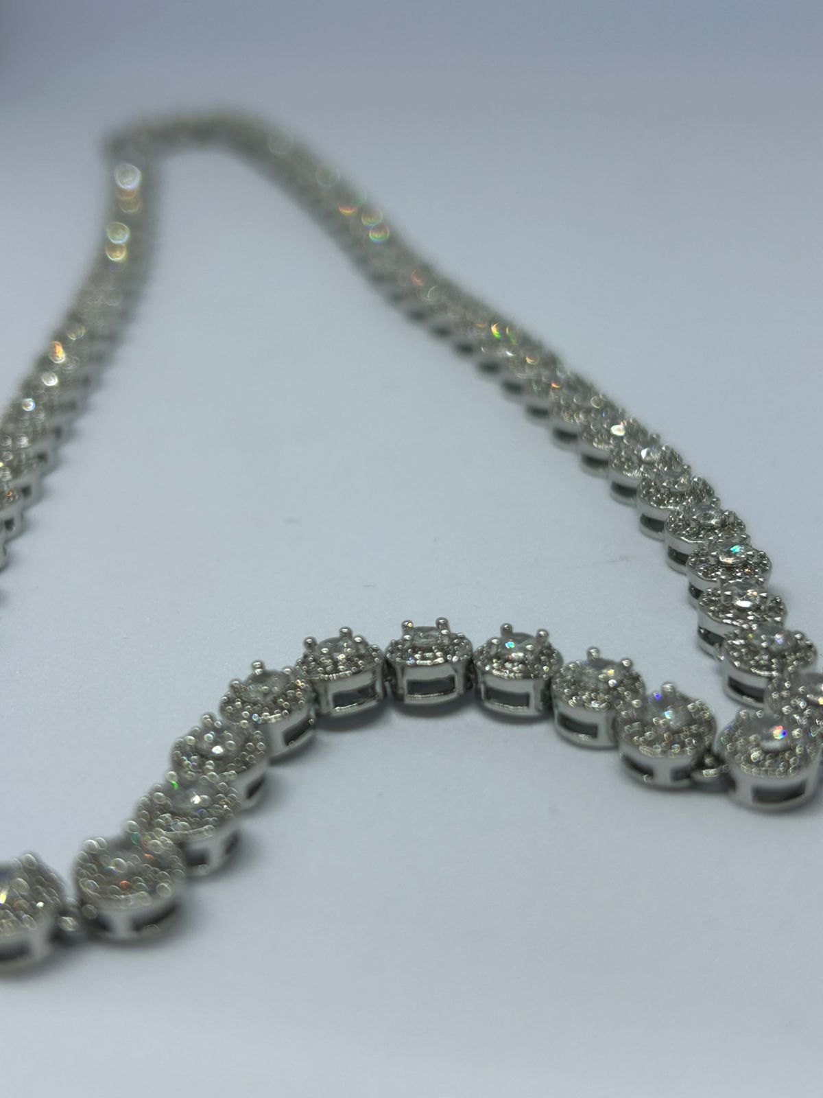 Conjunto de joias com pedras brilhantes