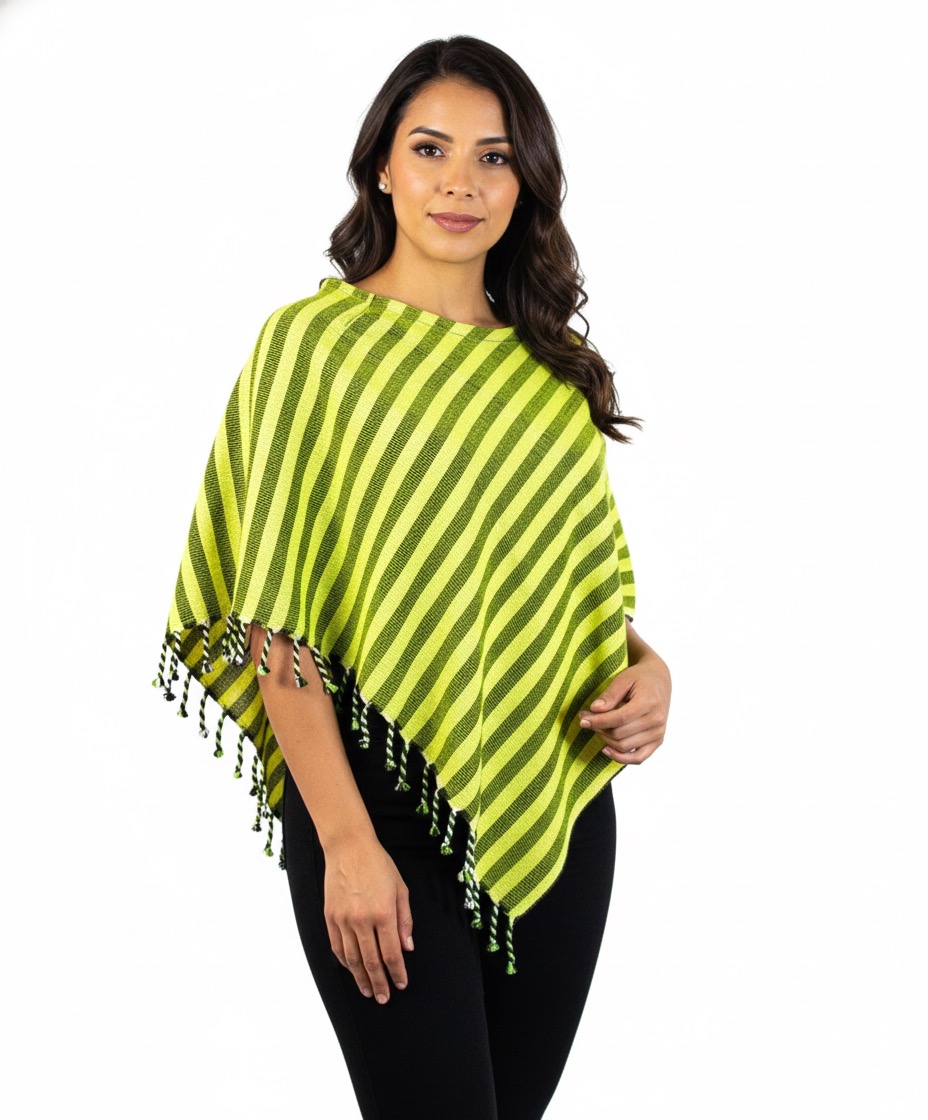 Mañanita cordillate. Poncho triangular 100% algodón, tejido a mano.