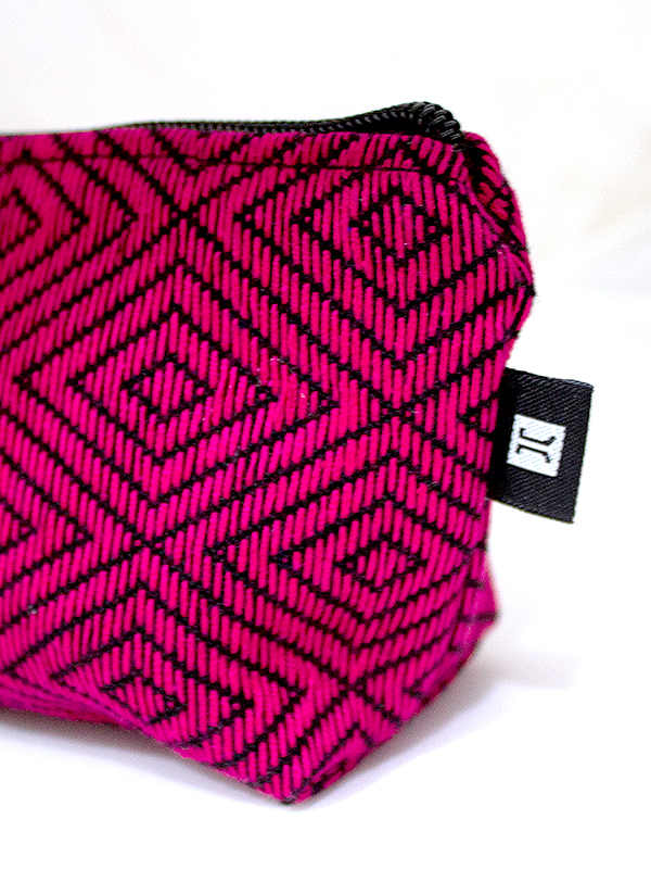 Cosmetiquera chica brocada.