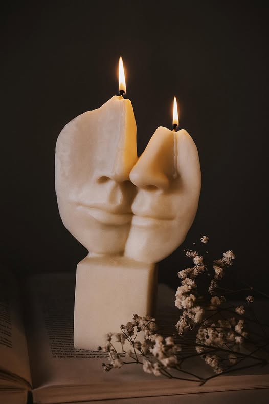 Kiss Face Candle