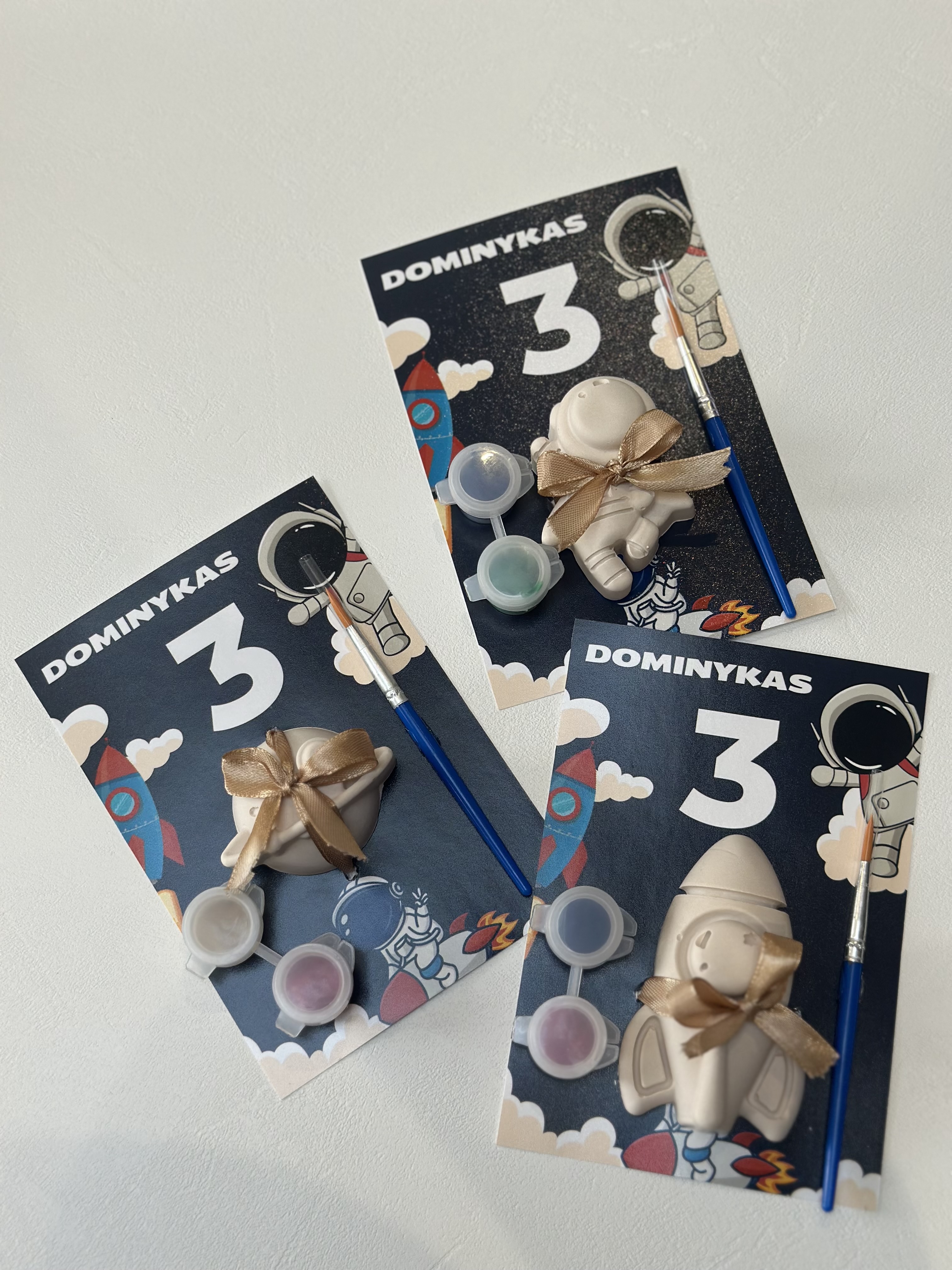 10 Personalized Space Themed Painting Kit