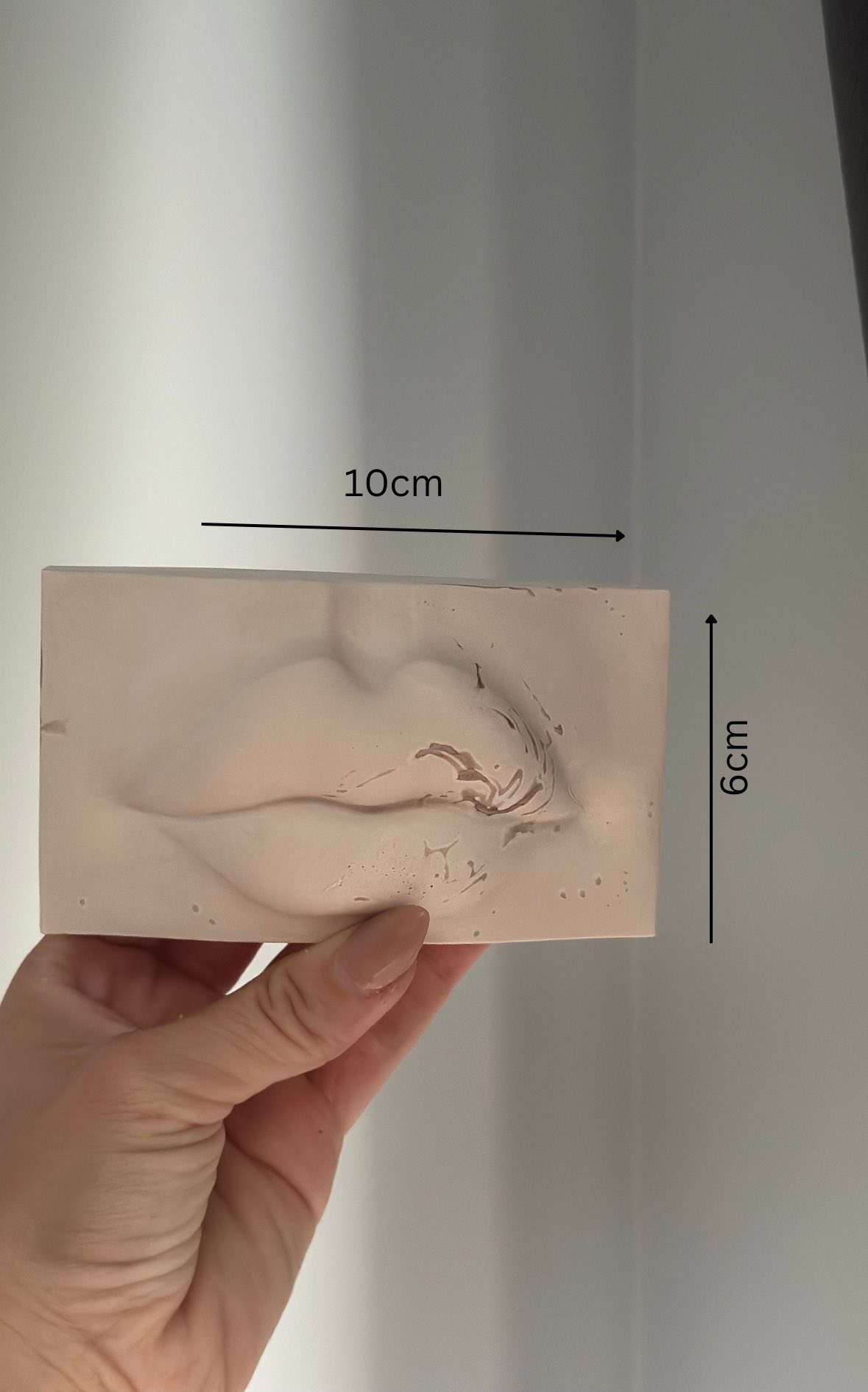 Sculptured Lips Candle