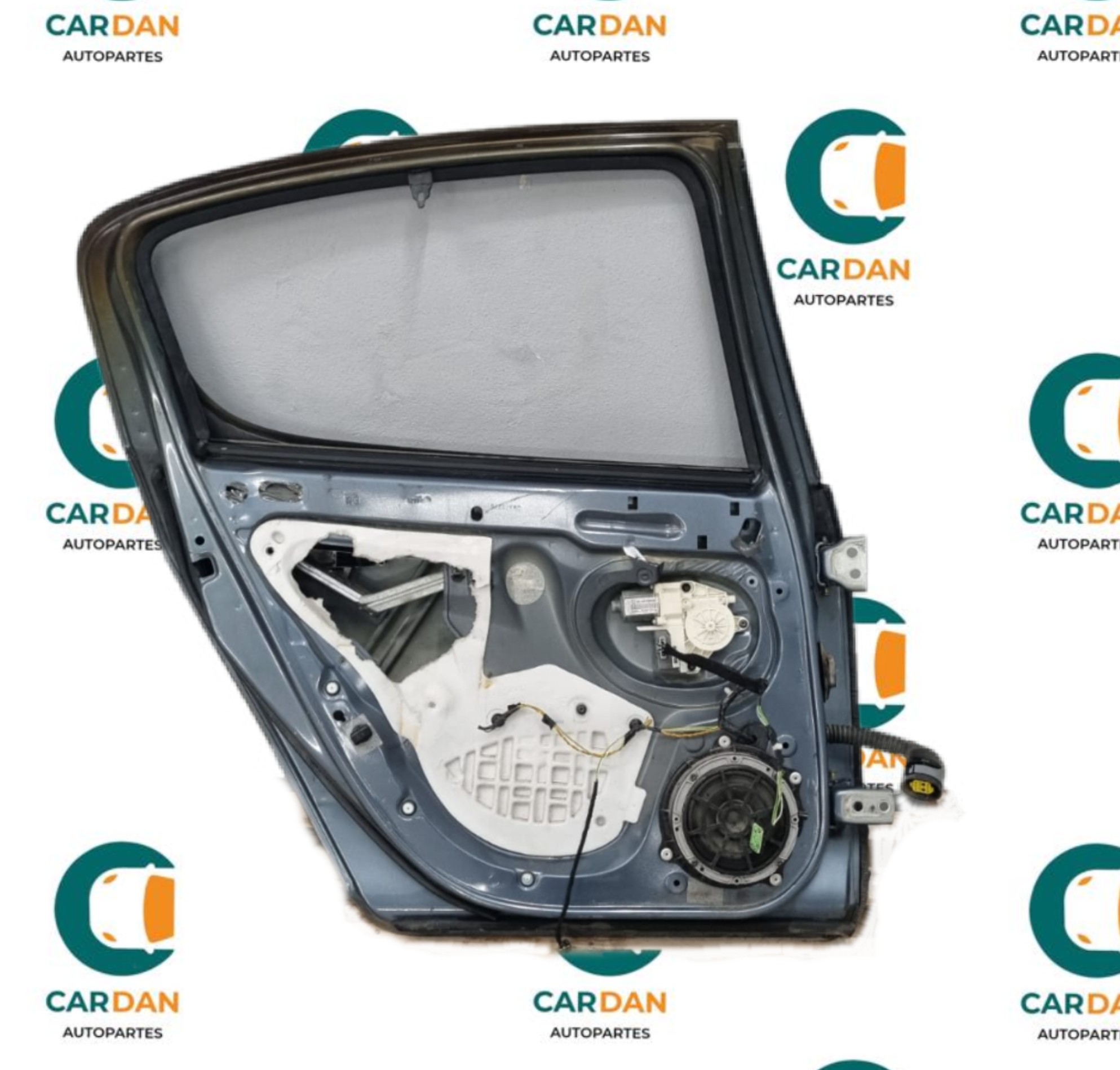 Puerta trasera izquierda de automóvil