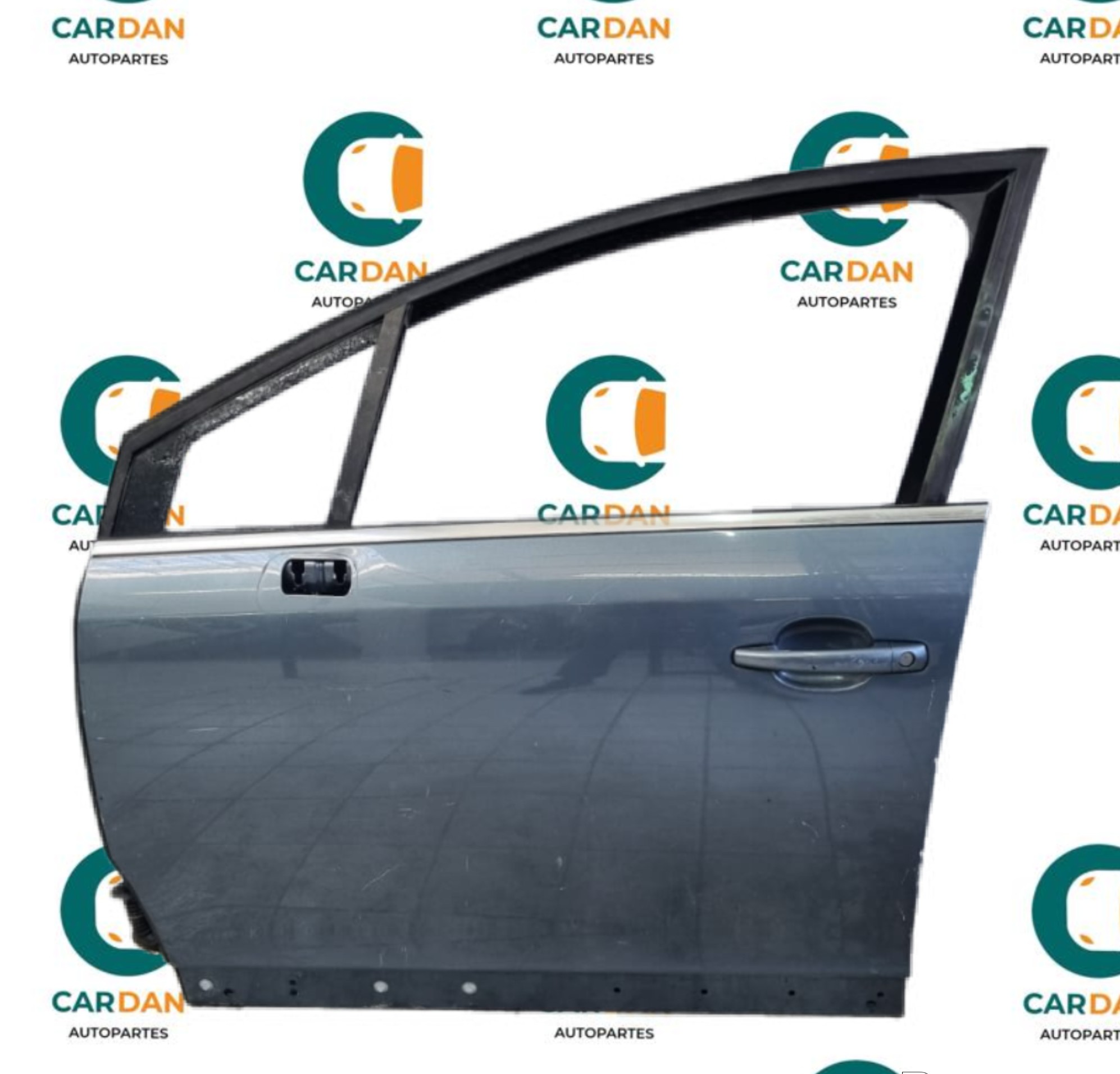 Puerta derecha de automóvil