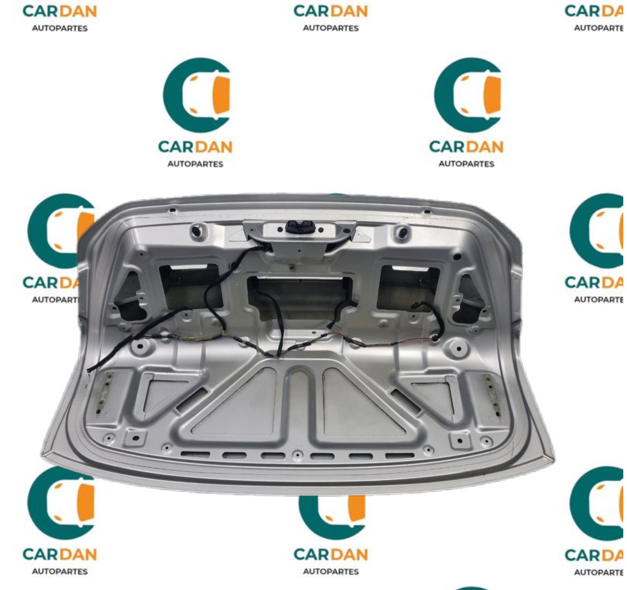 Tapa de maletero Nissan Versa