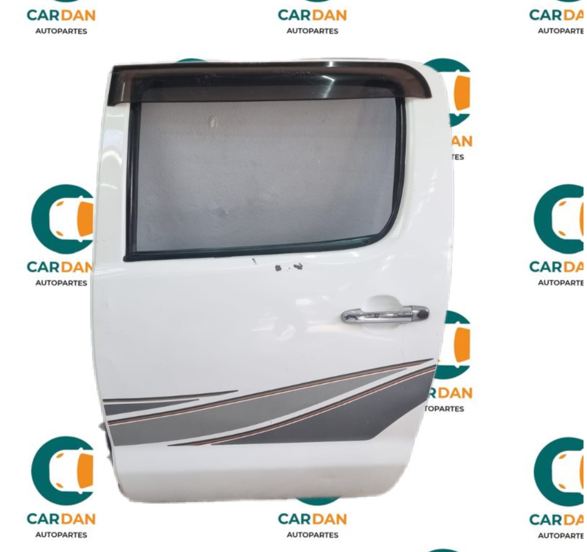 Puerta trasera derecha de Toyota Hilux