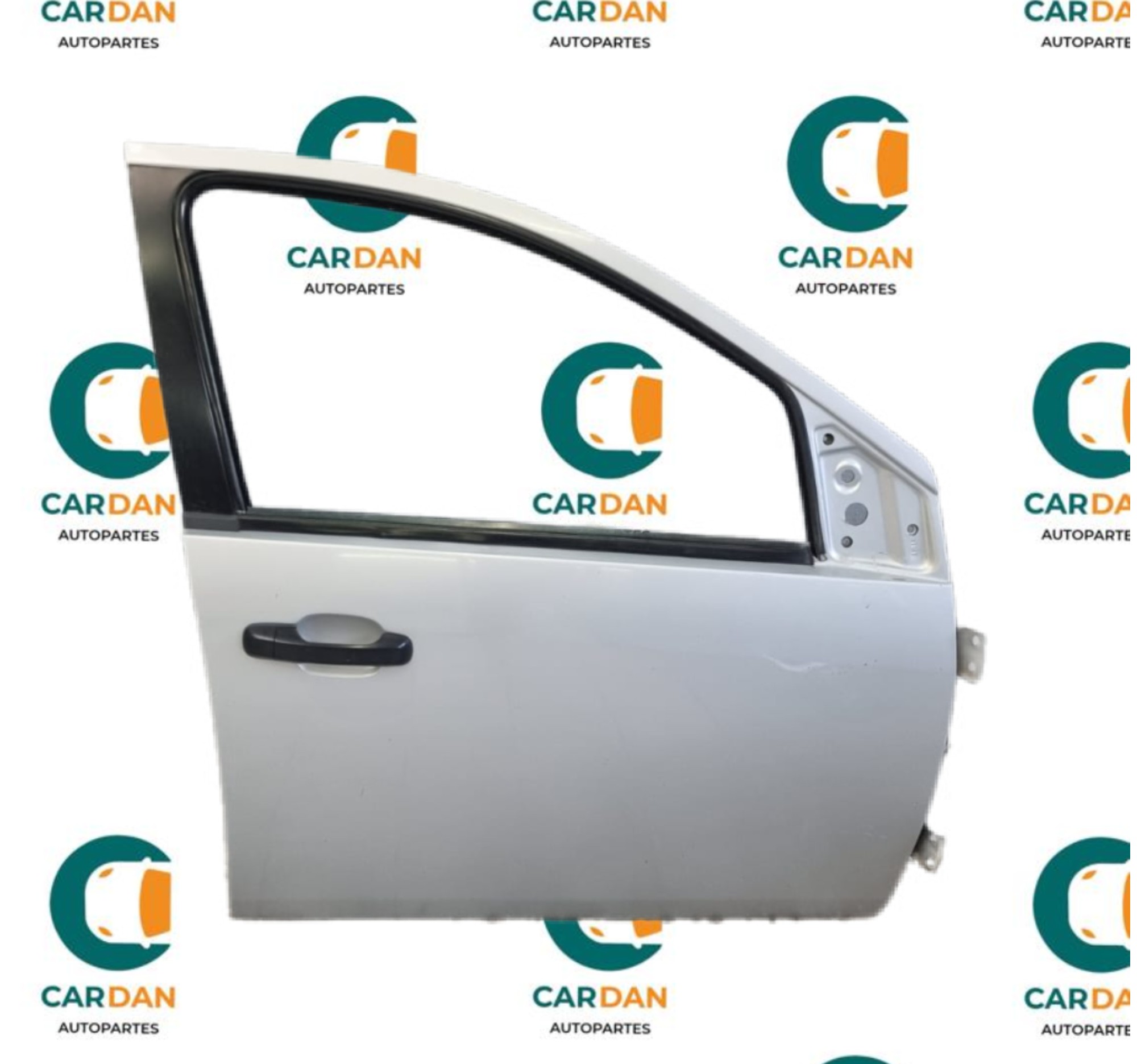 Puerta derecha delantera de auto Ford Fiesta