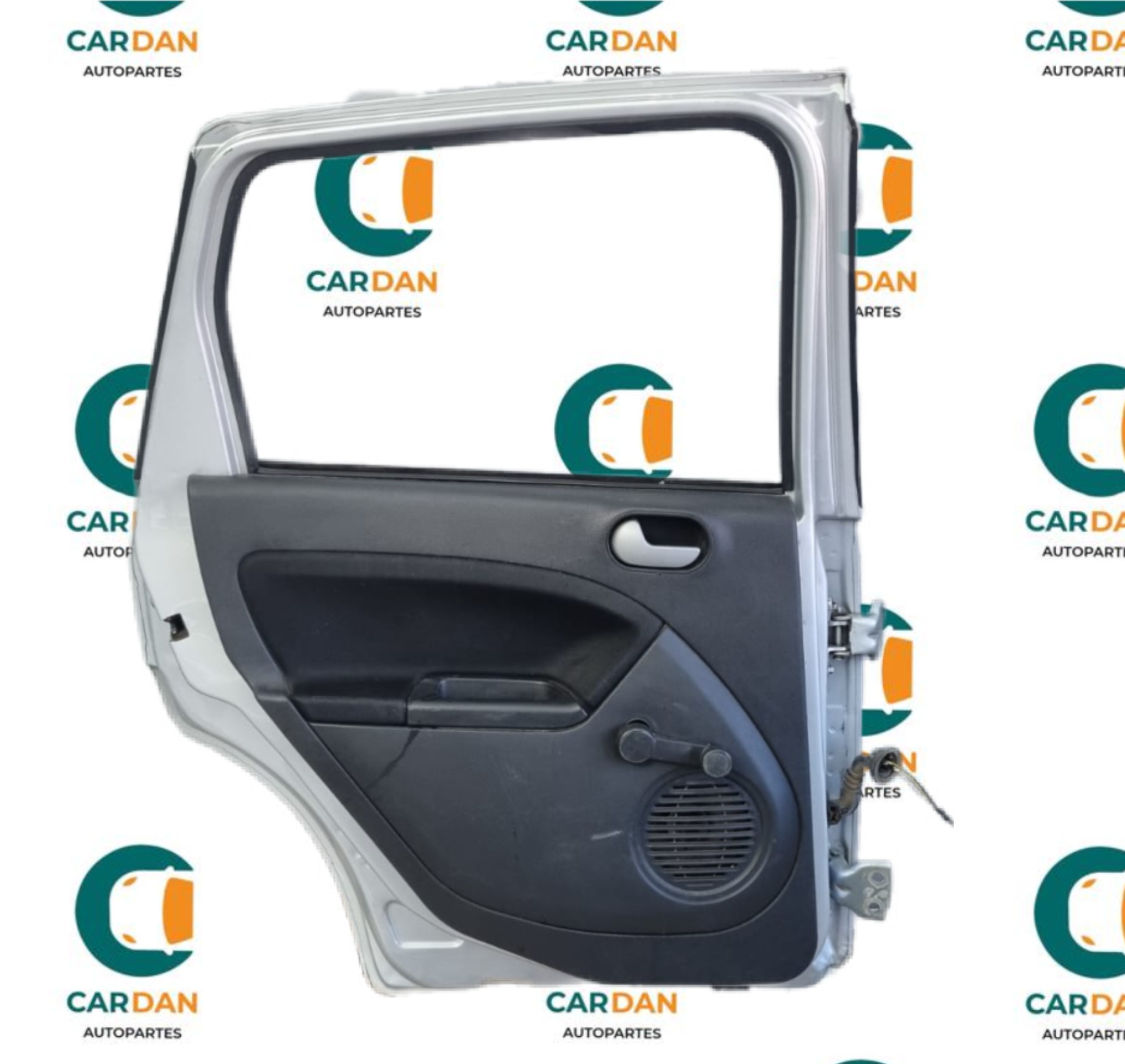 Puerta trasera izquierda de auto Ford Fiesta