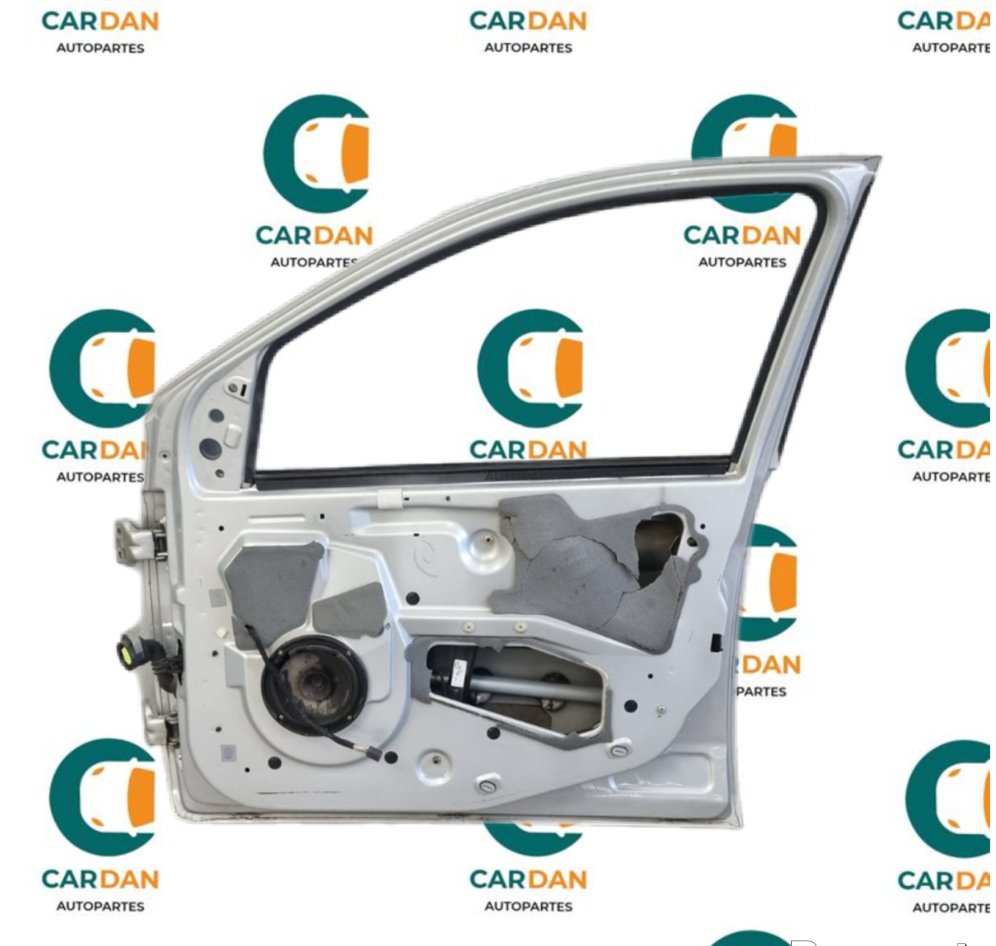 Puerta delantera izquierda de automóvil Ford Fiesta