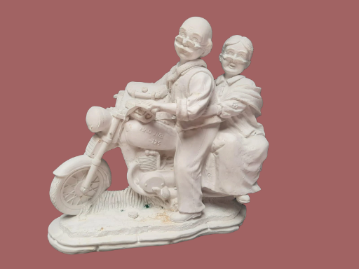 Abuelos en motocicleta