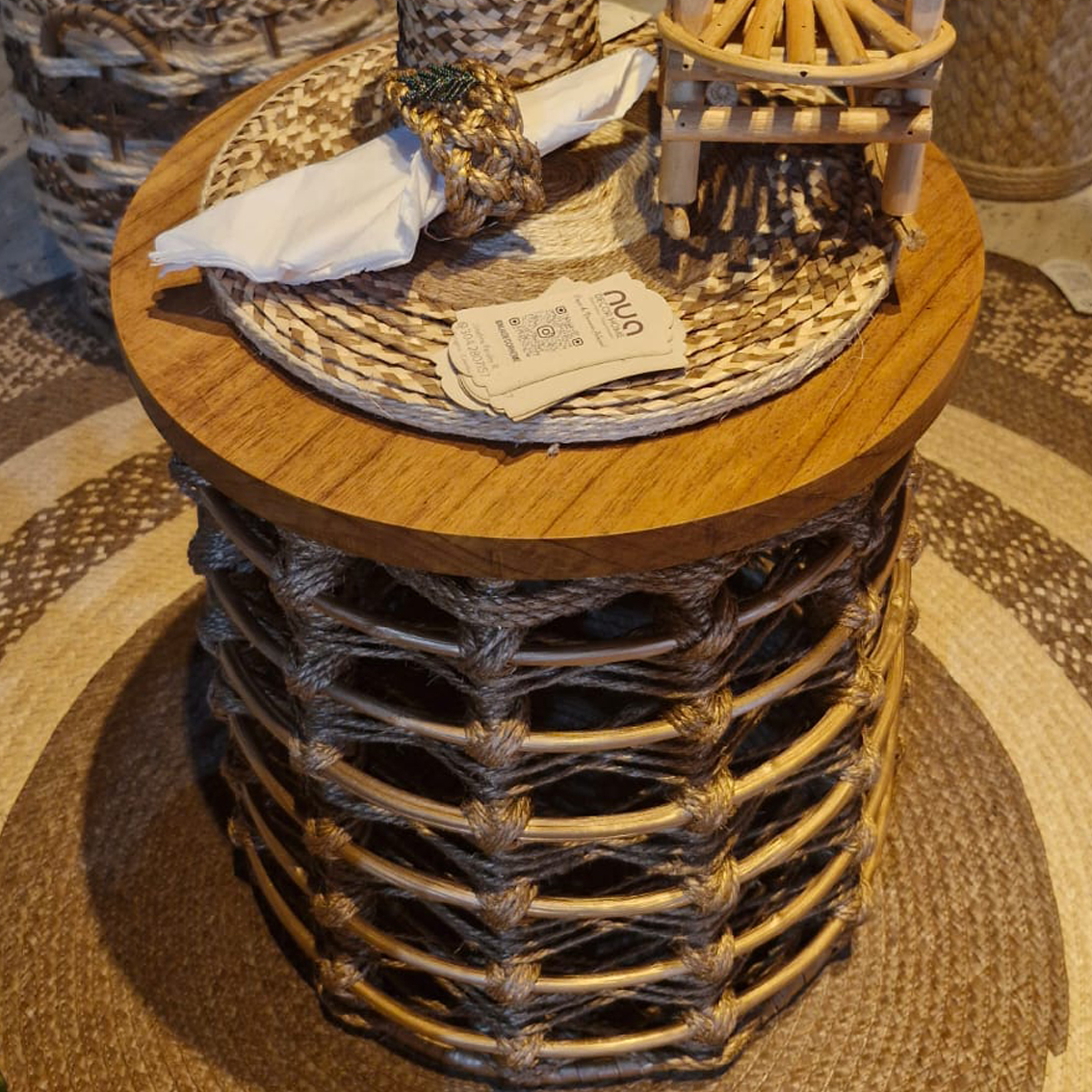 Mesa Cecilia 