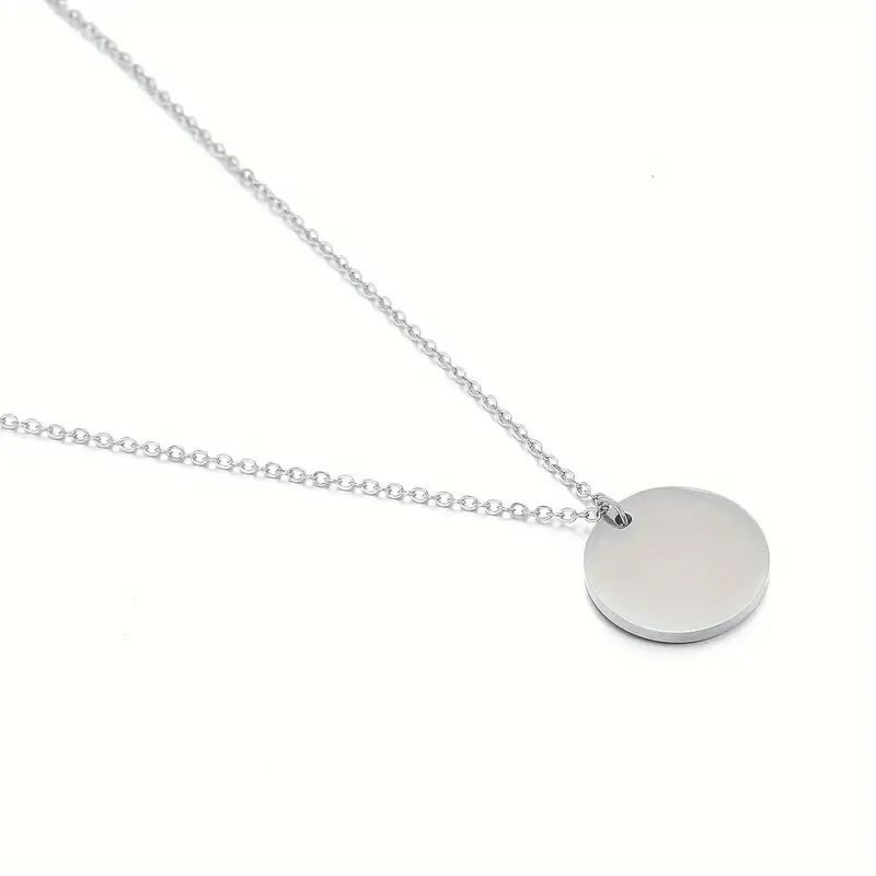 Collar de oro con medalla redonda