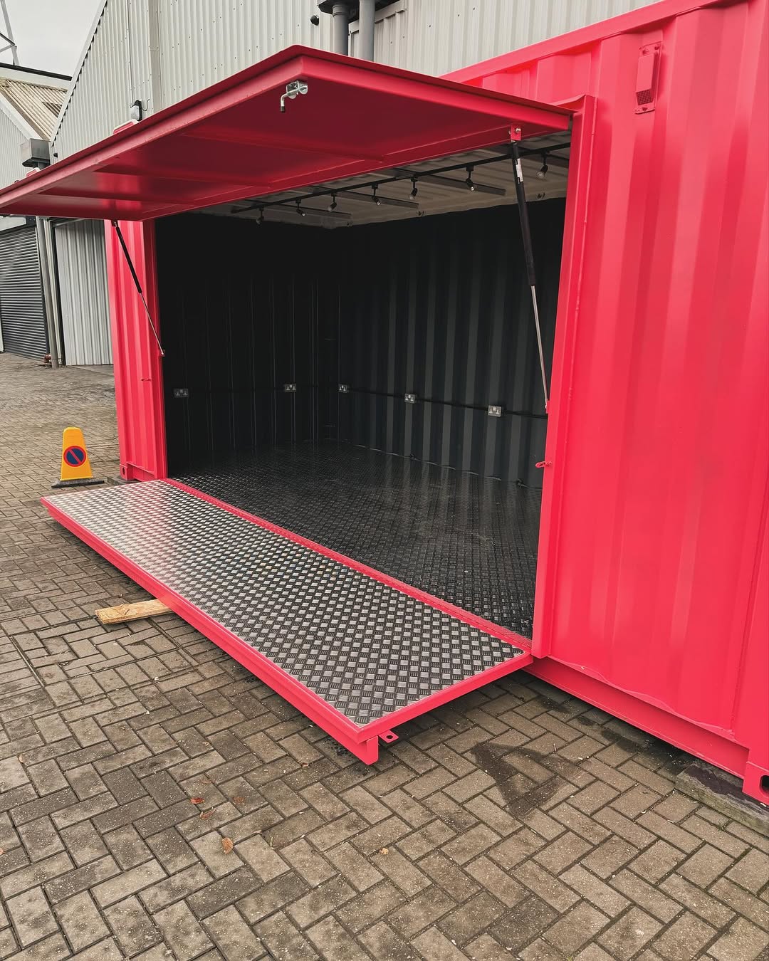 20ft Pop-Up Shipping Container