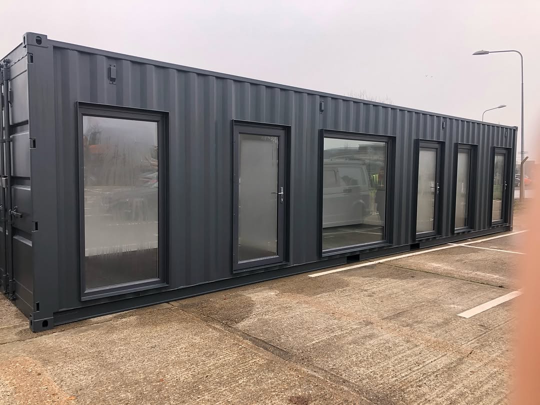 12/40ft Modern Container Office Unit