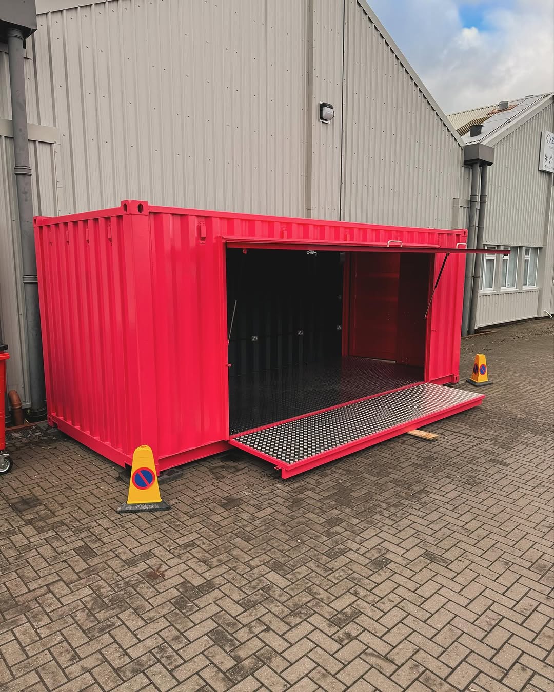 20ft Pop-Up Shipping Container