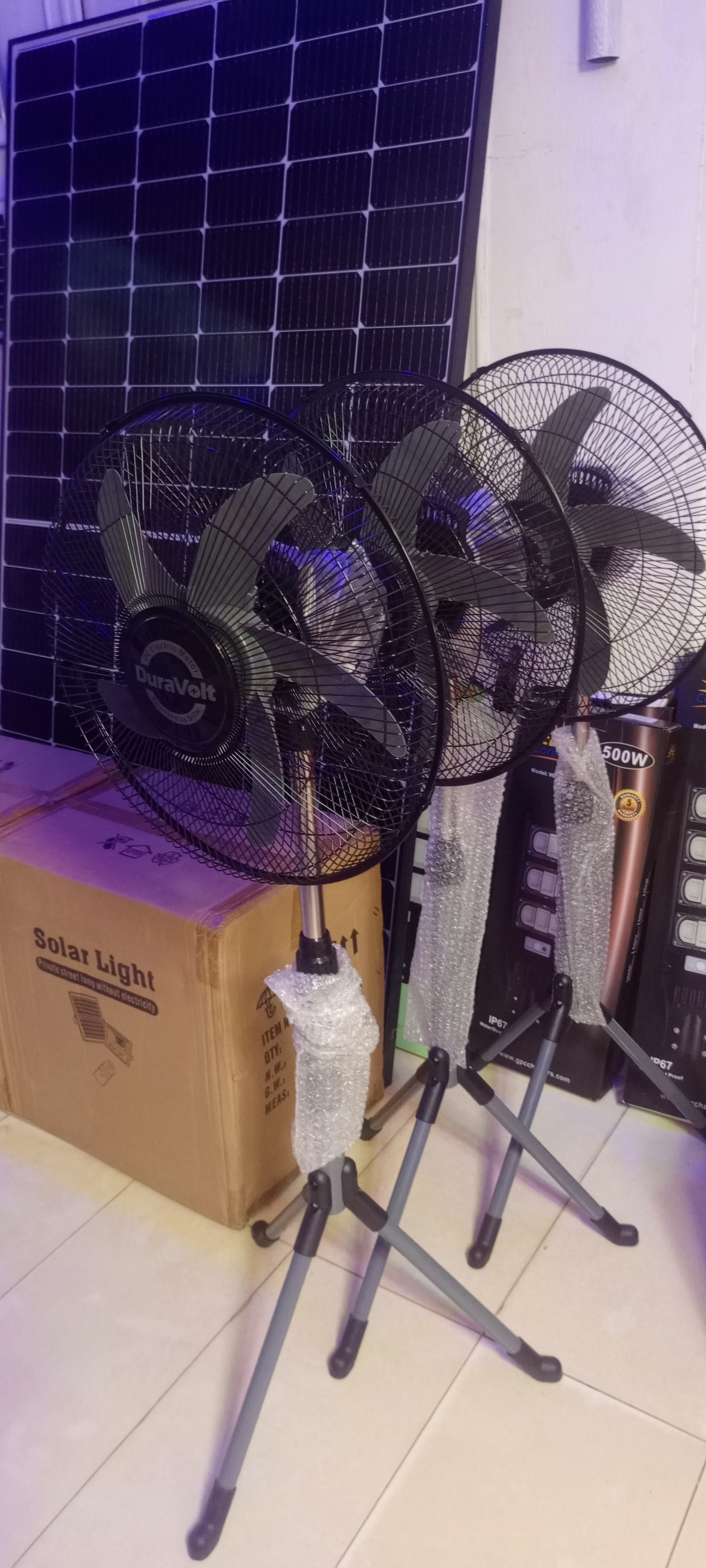 DuraVolt 16'' AC/ DC Standing Fan