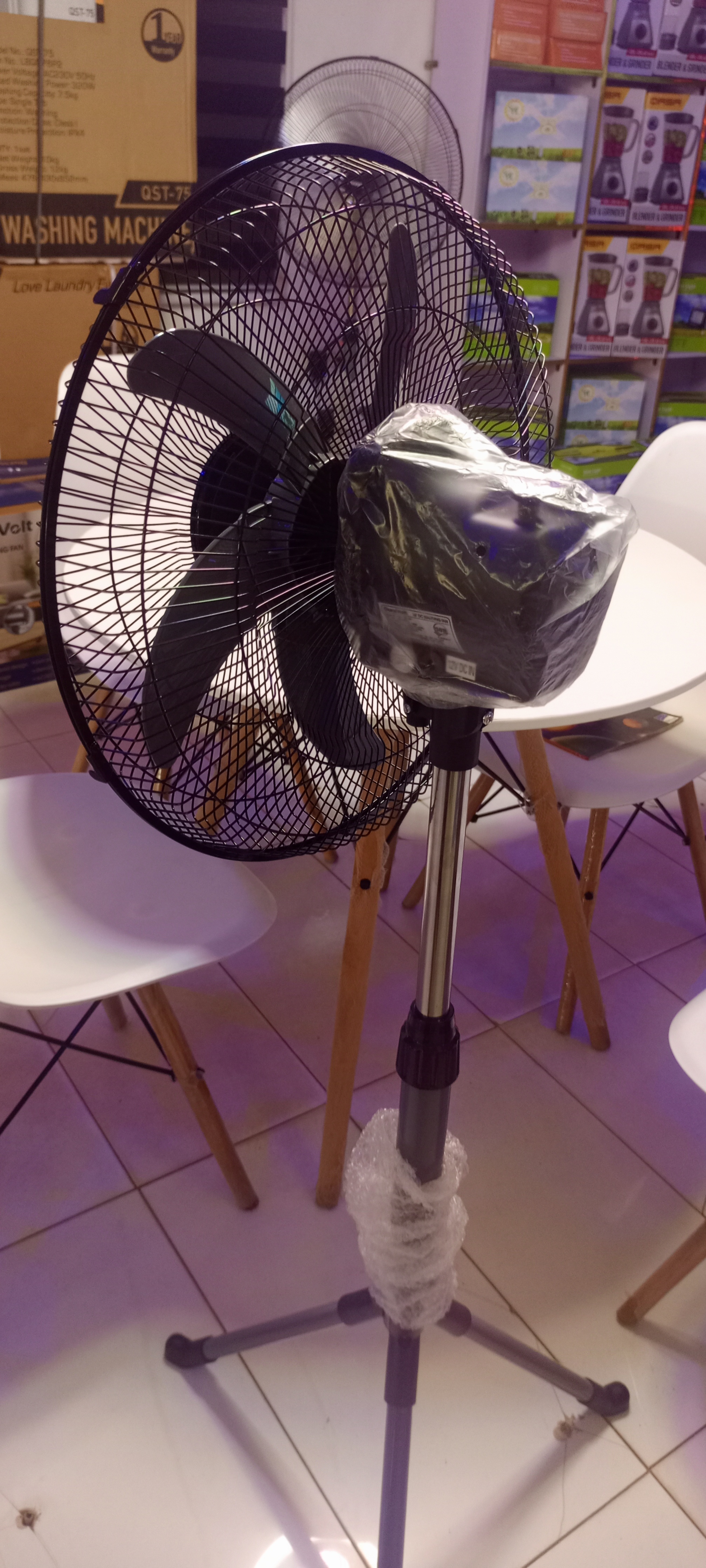 DuraVolt 16'' AC/ DC Standing Fan
