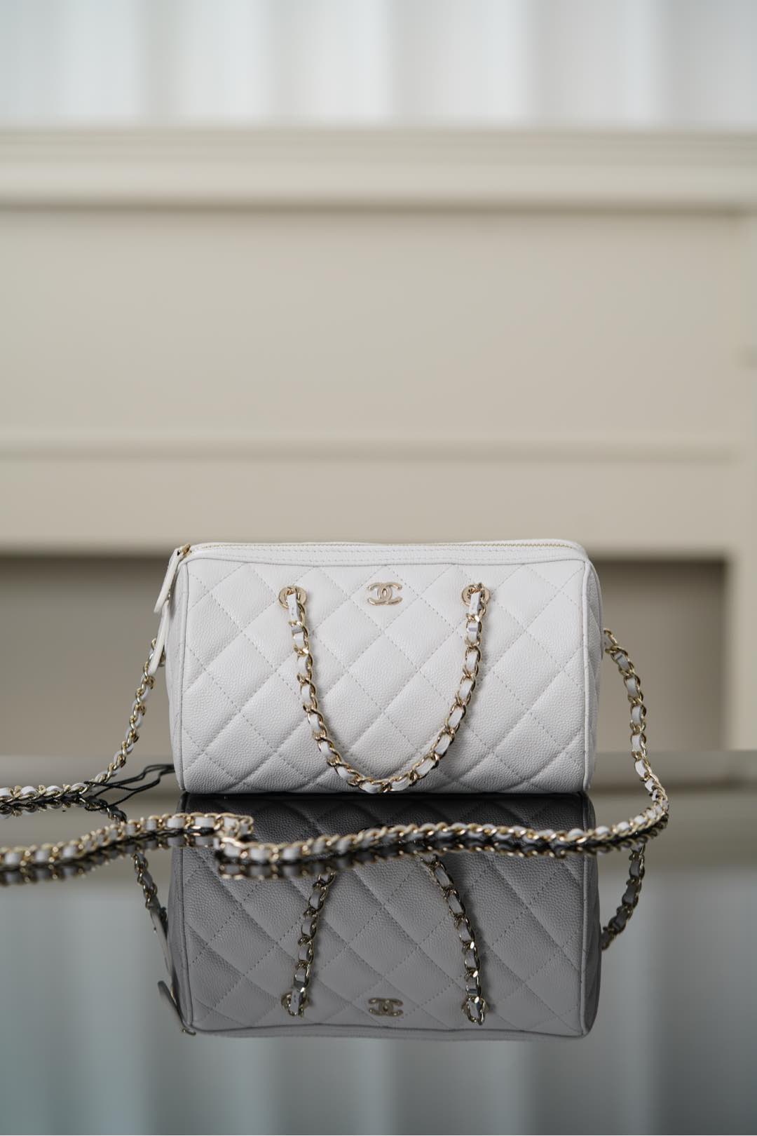 Elegant Chanel Bowling Bag 25P Quilted White Handbag