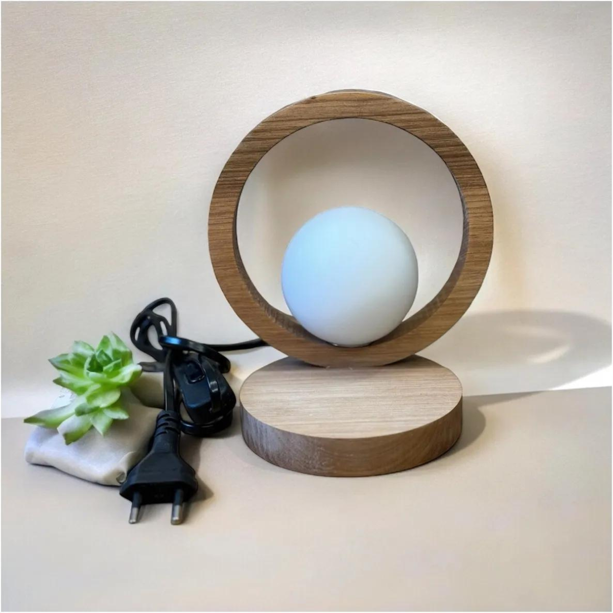 Luminária Arc Wood Mesa Com Globo de Vidro Madeira Natural - DDCOFT319195