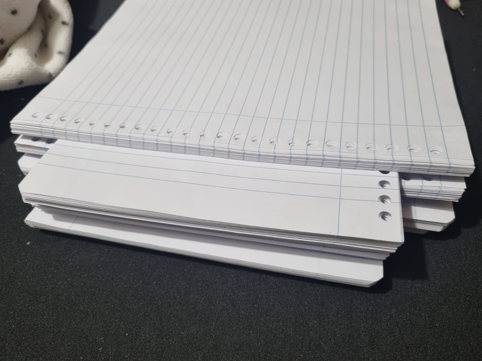 160 Lined Loose Pre-Punched Paper
