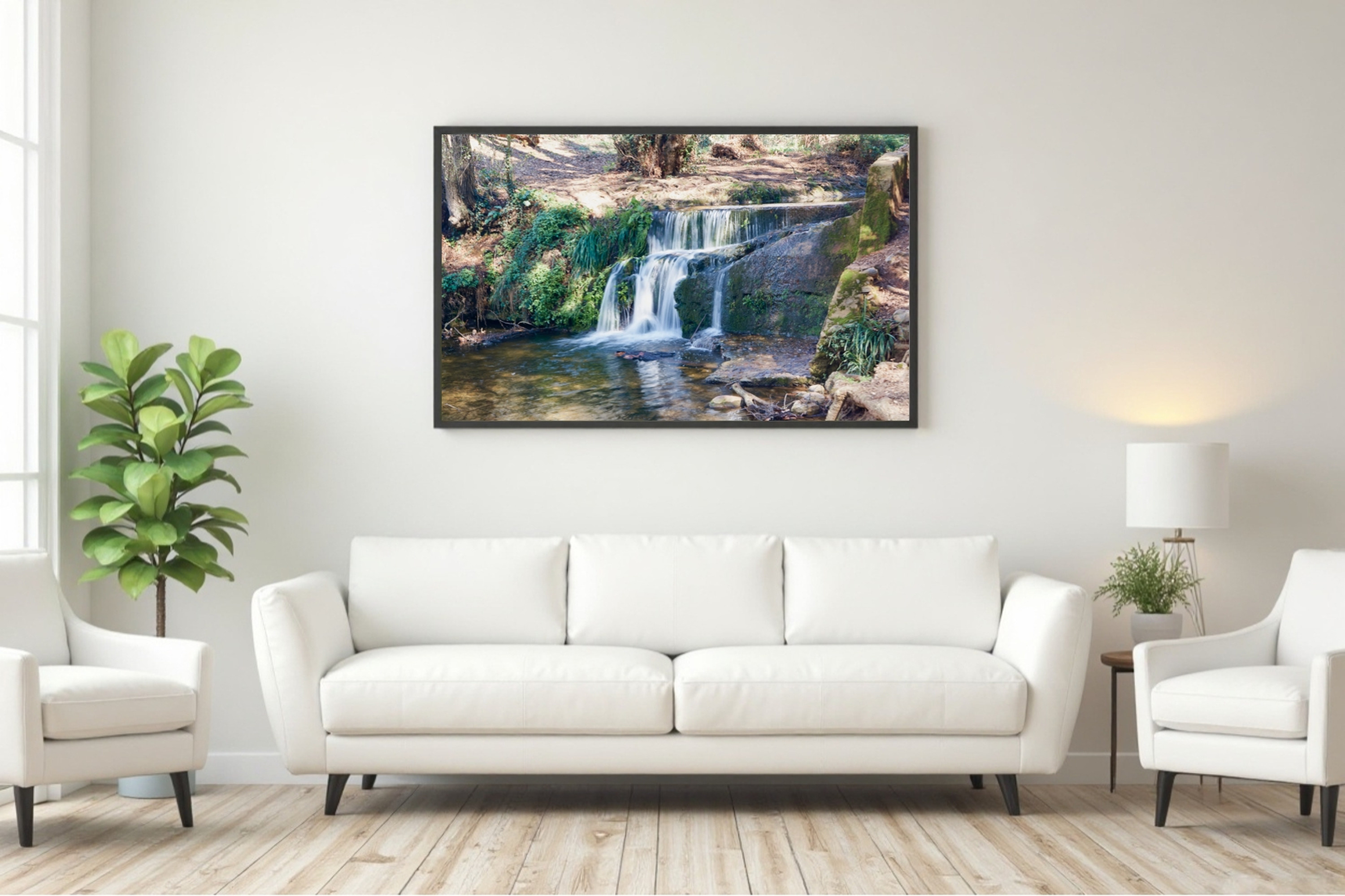 Pequeña cascada natural