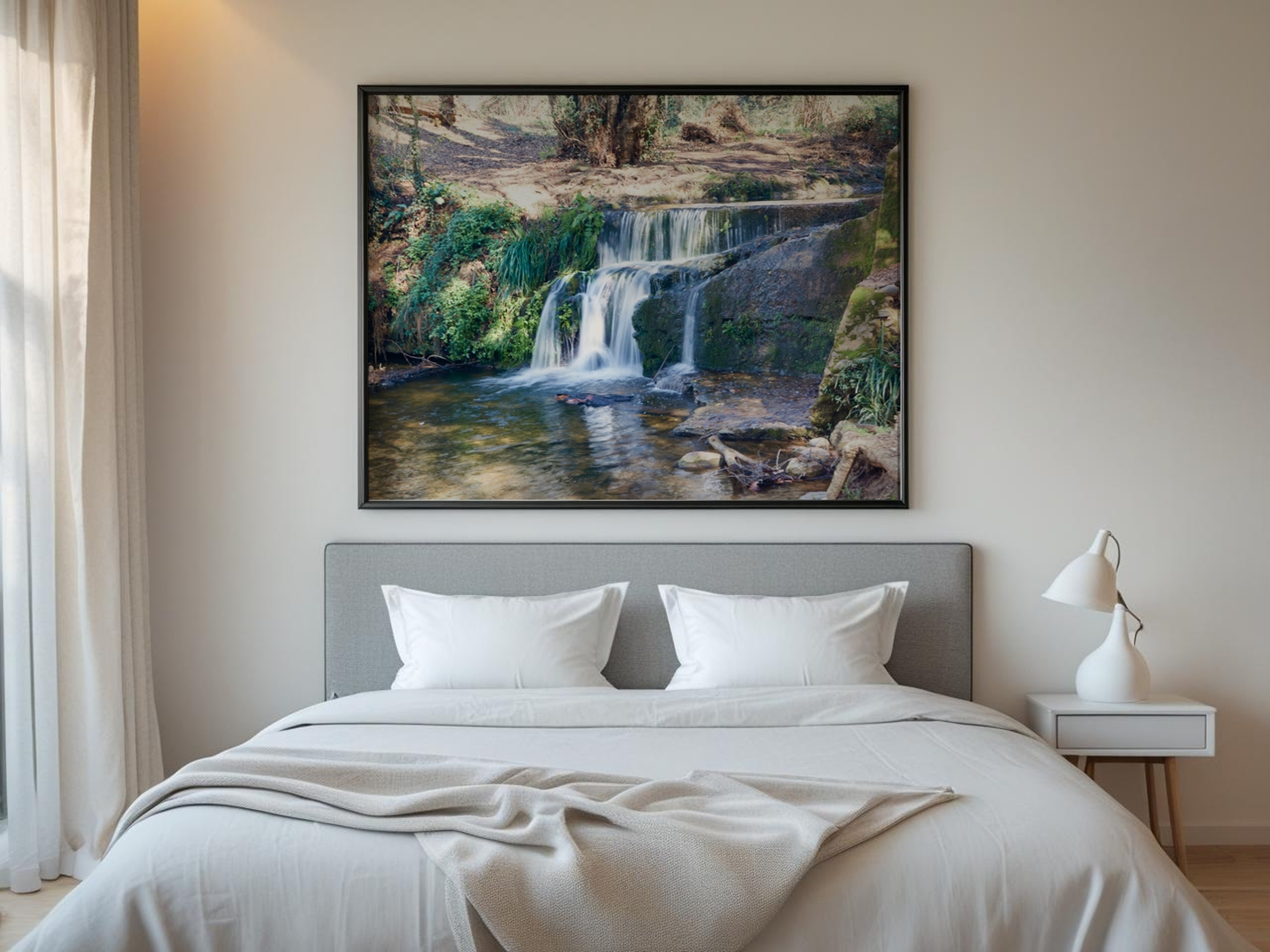 Pequeña cascada natural