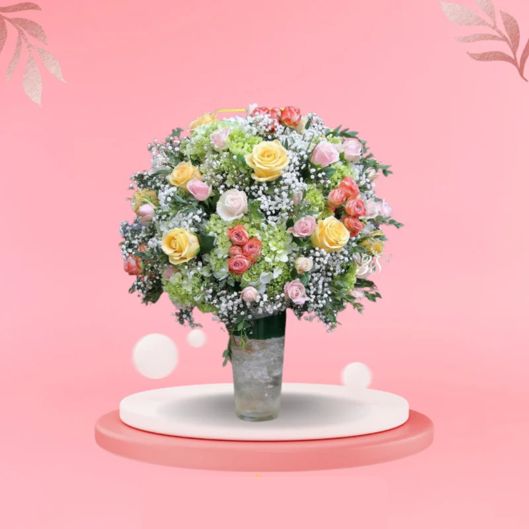 Elegant Mixed Flower Bouquet in Glass Vase