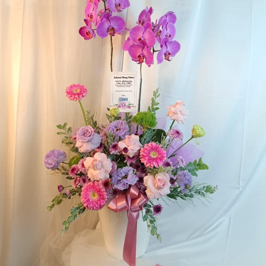Elegant Pink and Purple Floral Arrangement