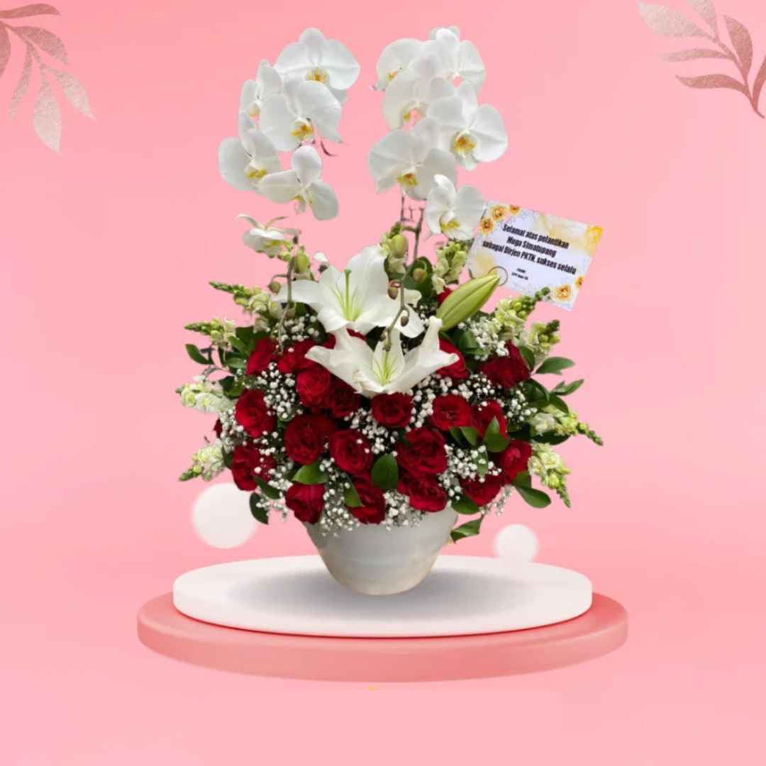 Elegant Flower Arrangement in Ceramic Vase