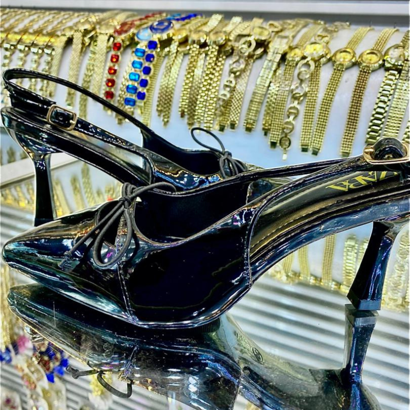 Chaussure à talon noire vernie