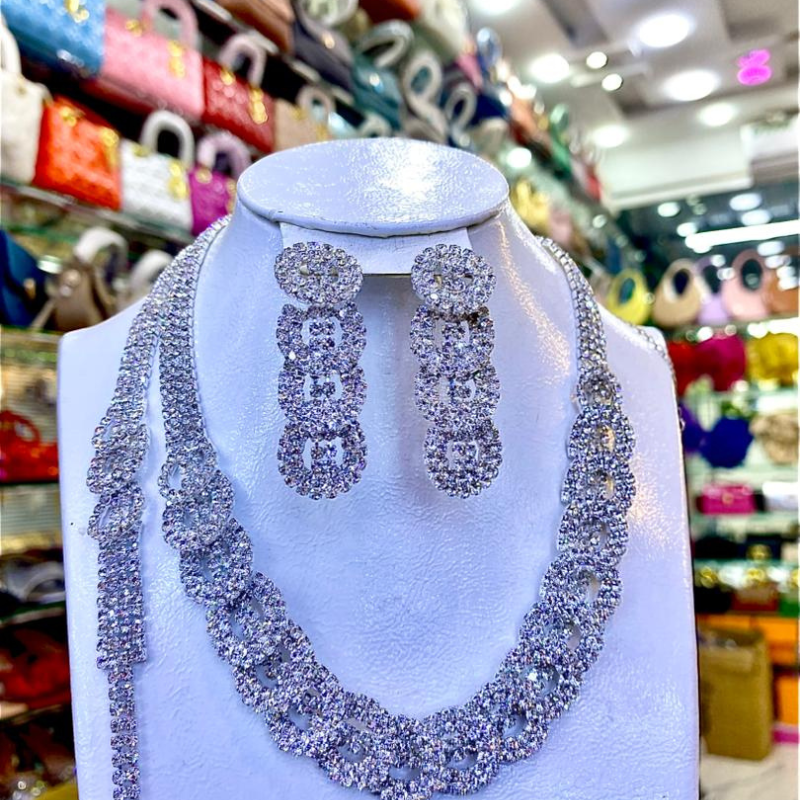 Parure de bijoux en strass cristallins