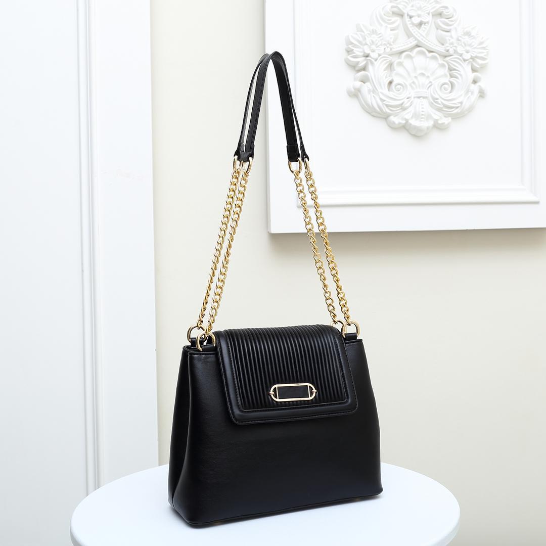 Sac à main lilas élégant