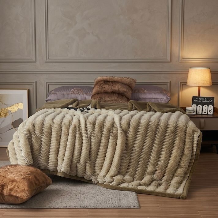 HERVE FUR BLANKET