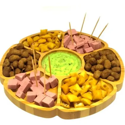 Petisqueira de bambu com divisórias