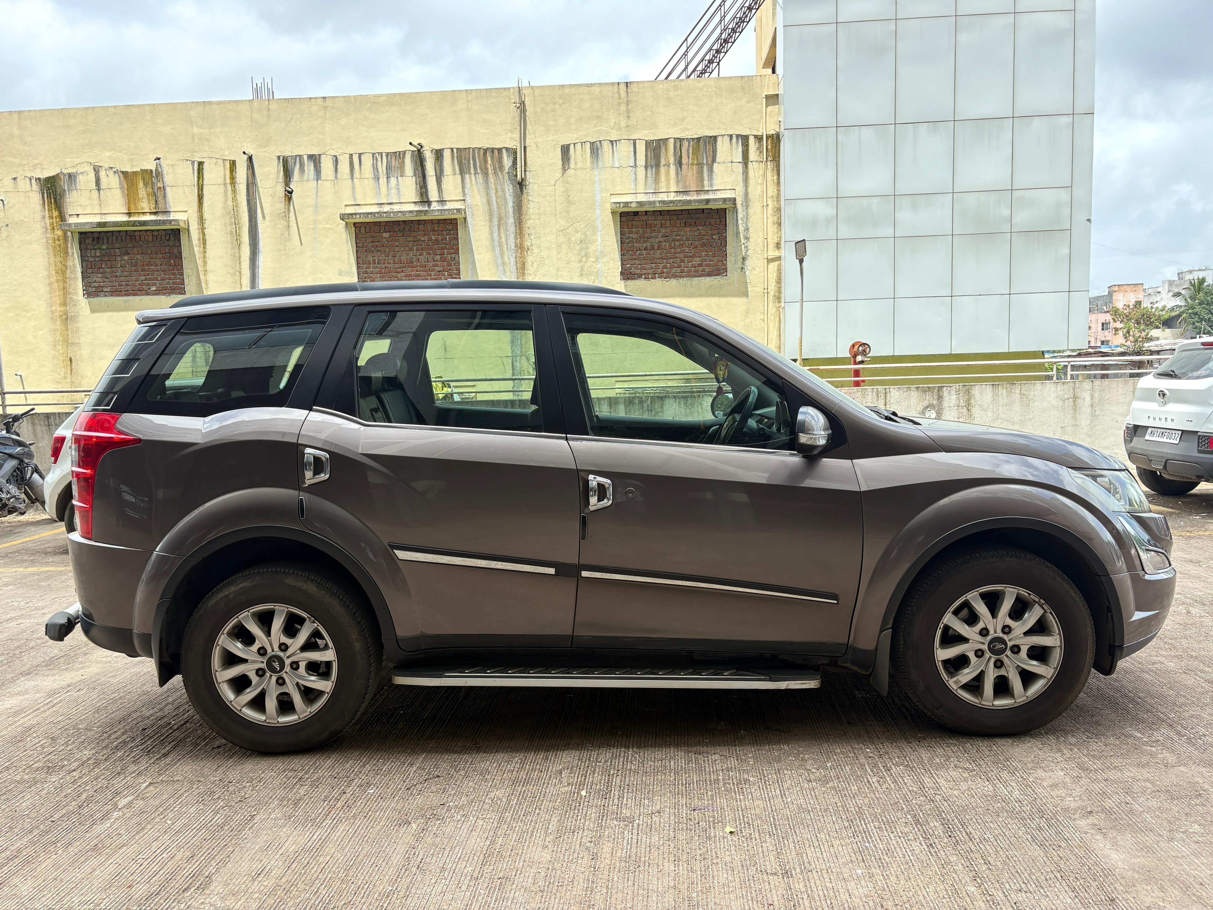 XUV 500 W10