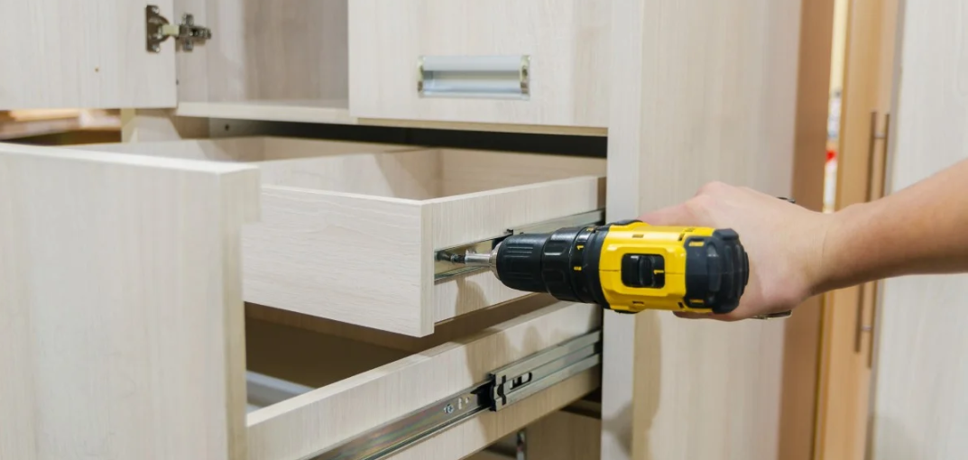 MONTAGEM DE MÓVEIS (Montador)