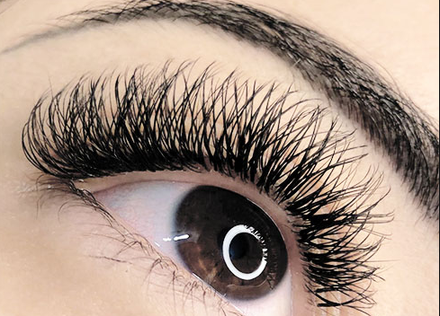 ALONGAMENTO DE CÍLIOS