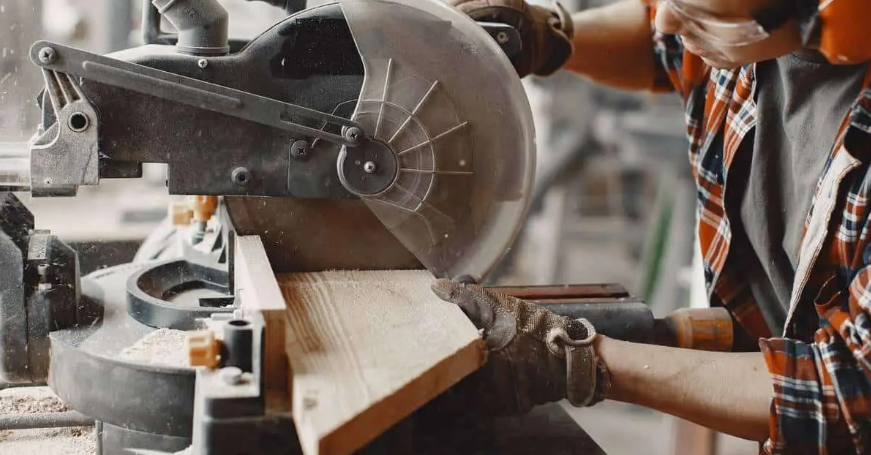 REFORMA E FABRICAÇÃO DE MÓVEIS (Marceneiro)