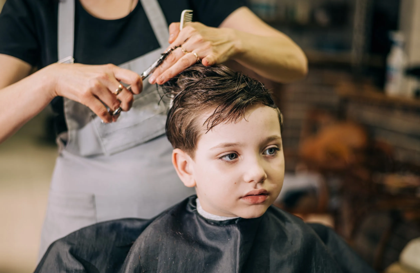 CORTE INFANTIL (Barbearia, Cabeleireira/o, Salão de Beleza)