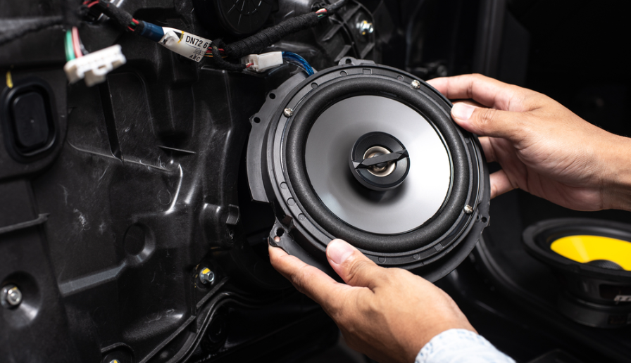 INSTALAÇÃO DE SOM AUTOMOTIVO (Auto-falantes, Rádio, Multimídia, Central, Telas)