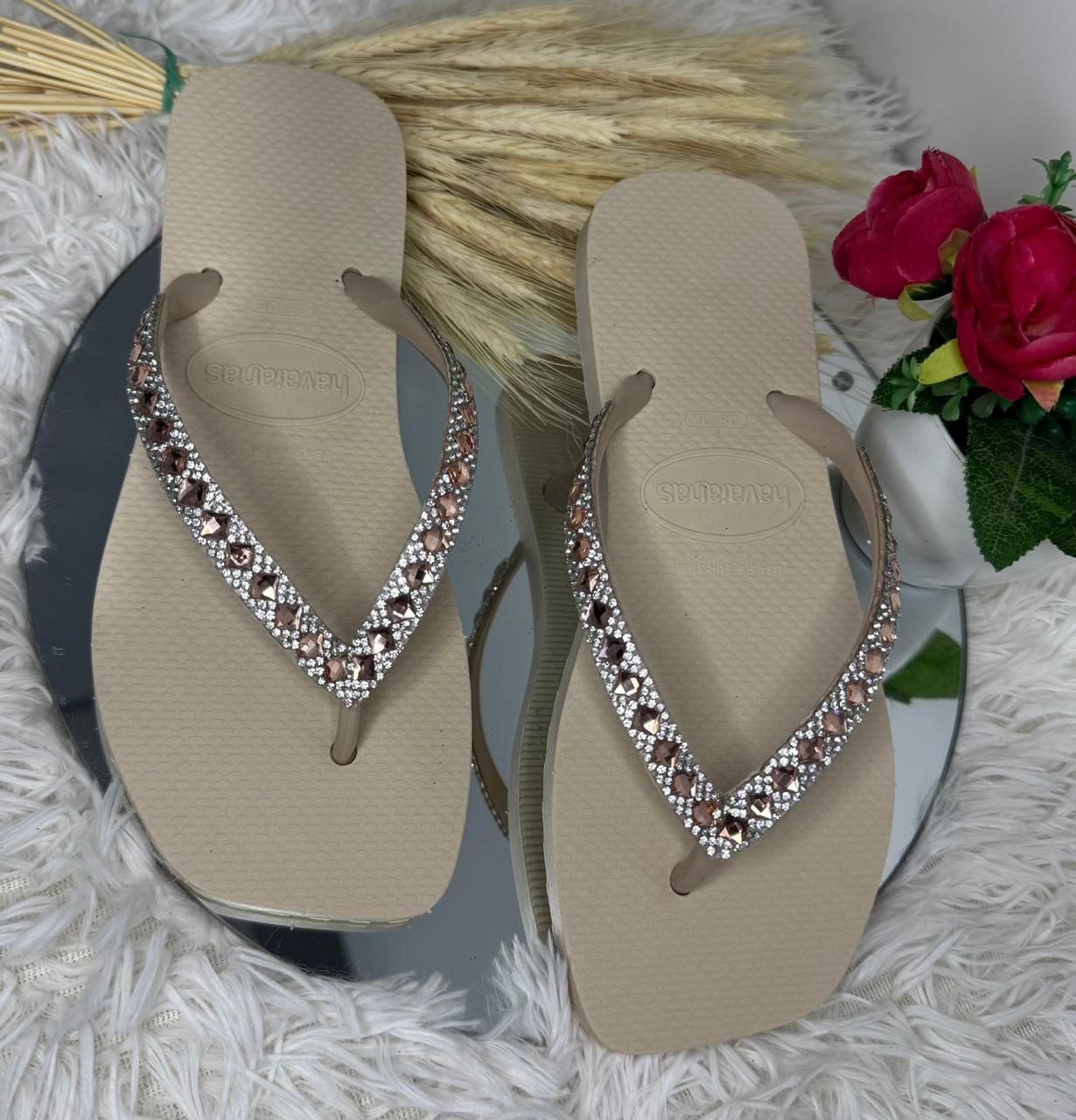 Chinelo Havaianas Bico Quadrado com pedrarias e strass  (Atacado 12 pares)