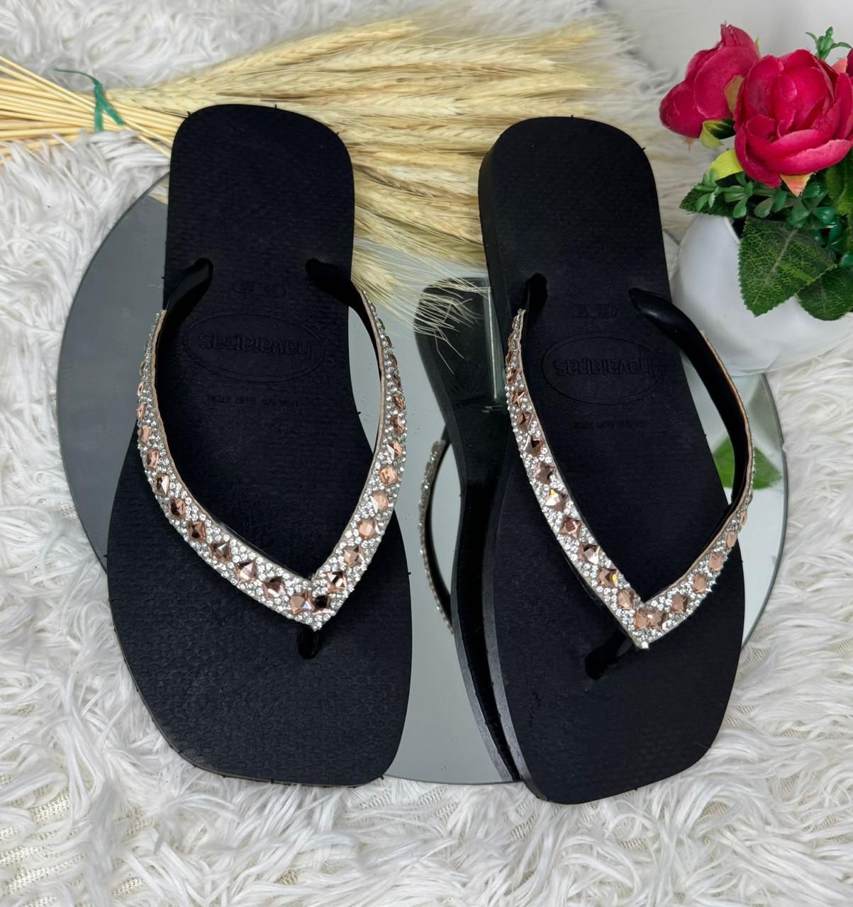 Chinelo Havaianas Bico Quadrado com pedrarias e strass  (Atacado 12 pares)