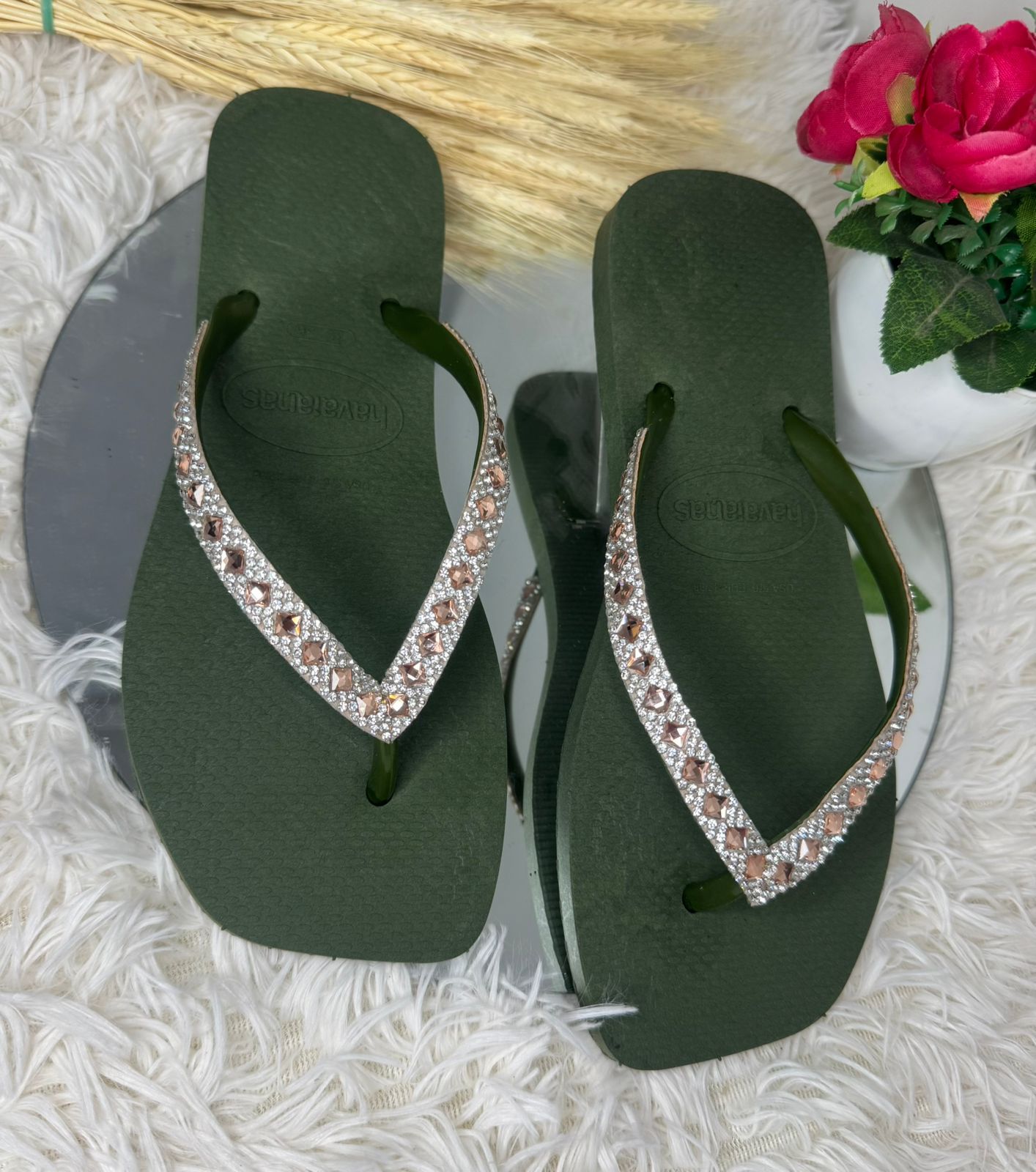 Chinelo Havaianas Bico Quadrado com pedrarias e strass  (Atacado 12 pares)