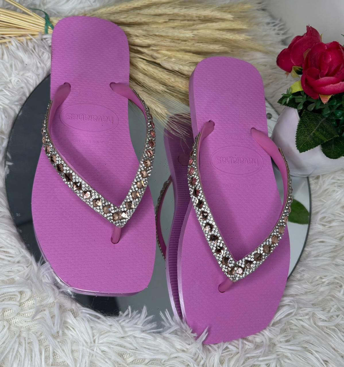 Chinelo Havaianas Bico Quadrado com pedrarias e strass  (Atacado 12 pares)