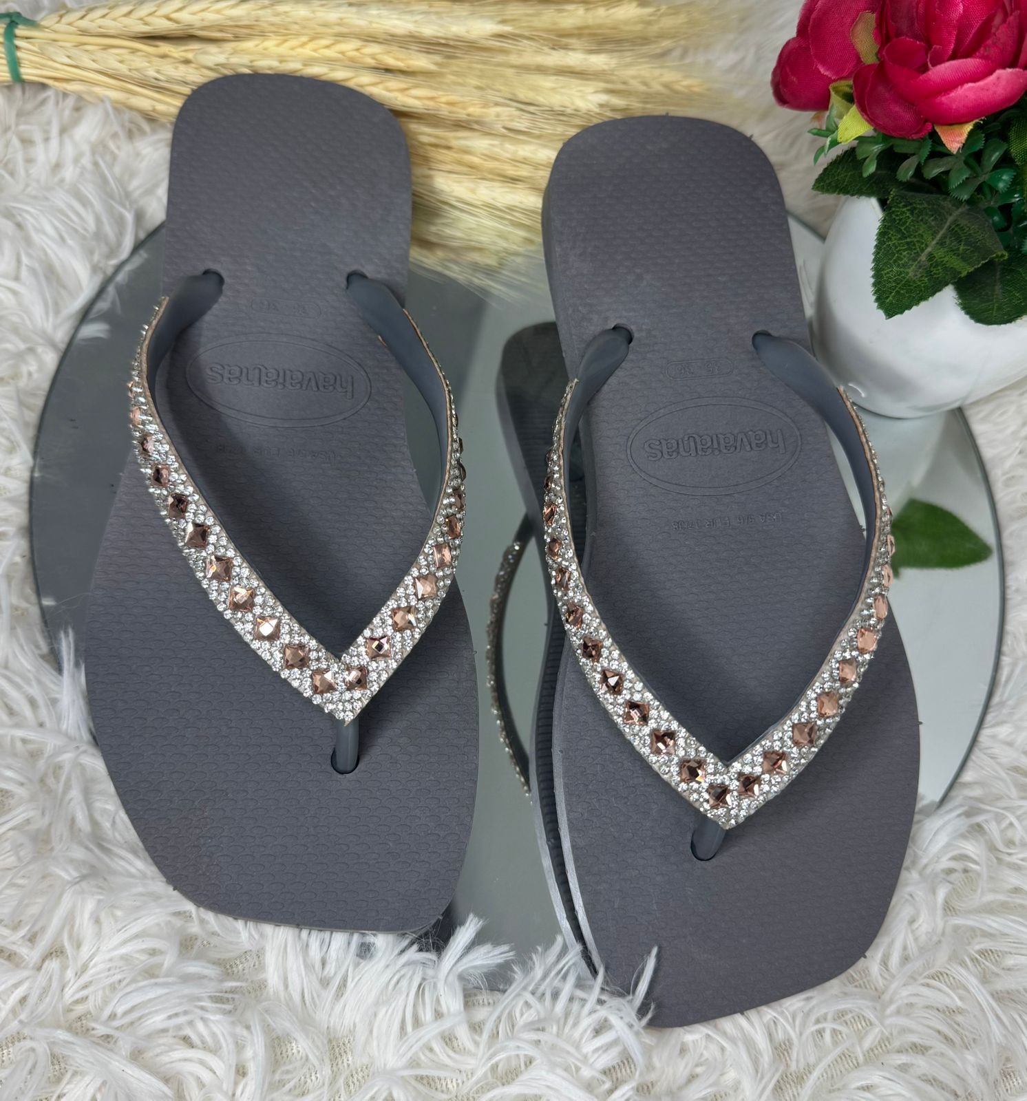 Chinelo Havaianas Bico Quadrado com pedrarias e strass  (Atacado 12 pares)