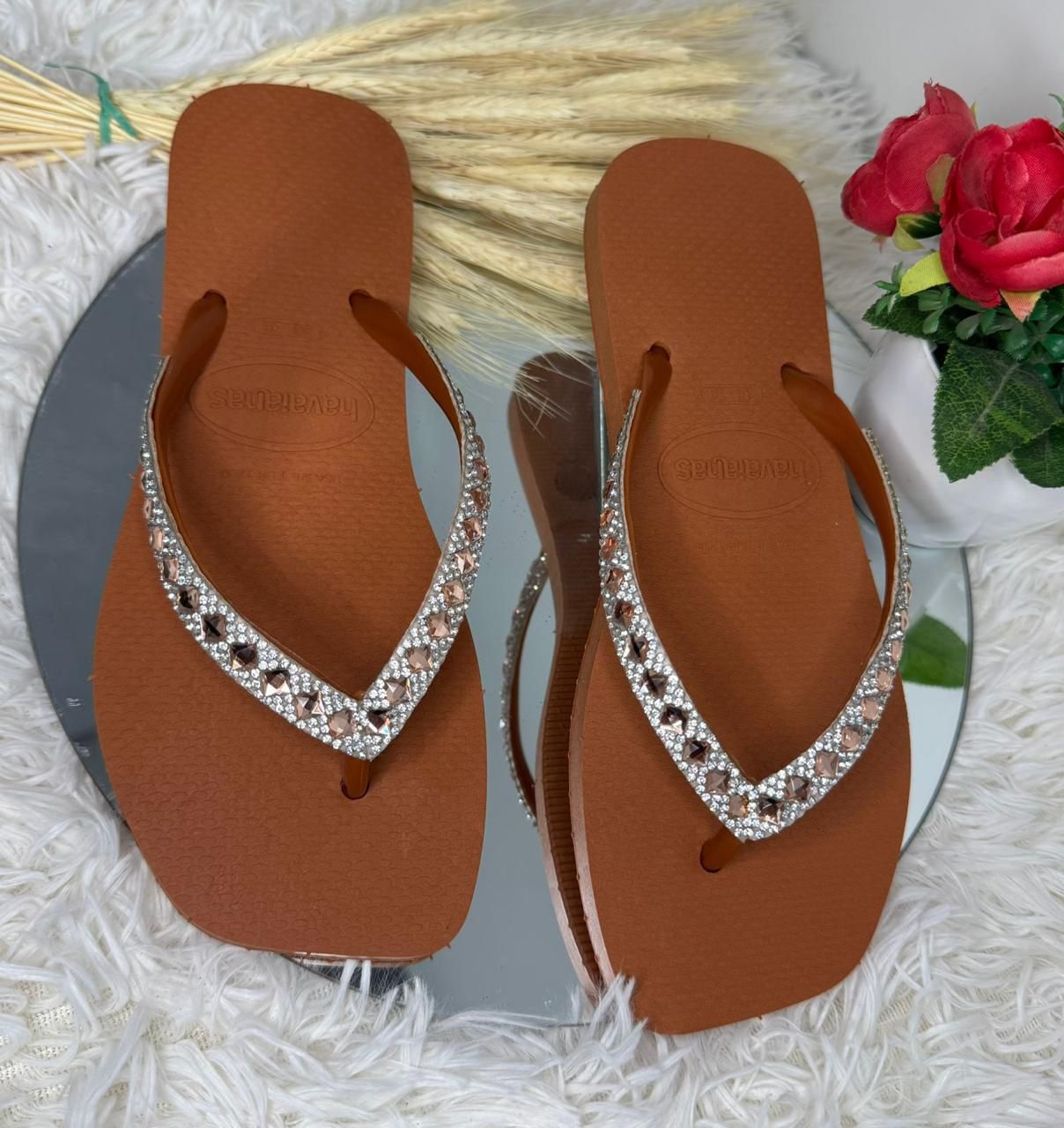 Chinelo Havaianas Bico Quadrado com pedrarias e strass  (Atacado 12 pares)
