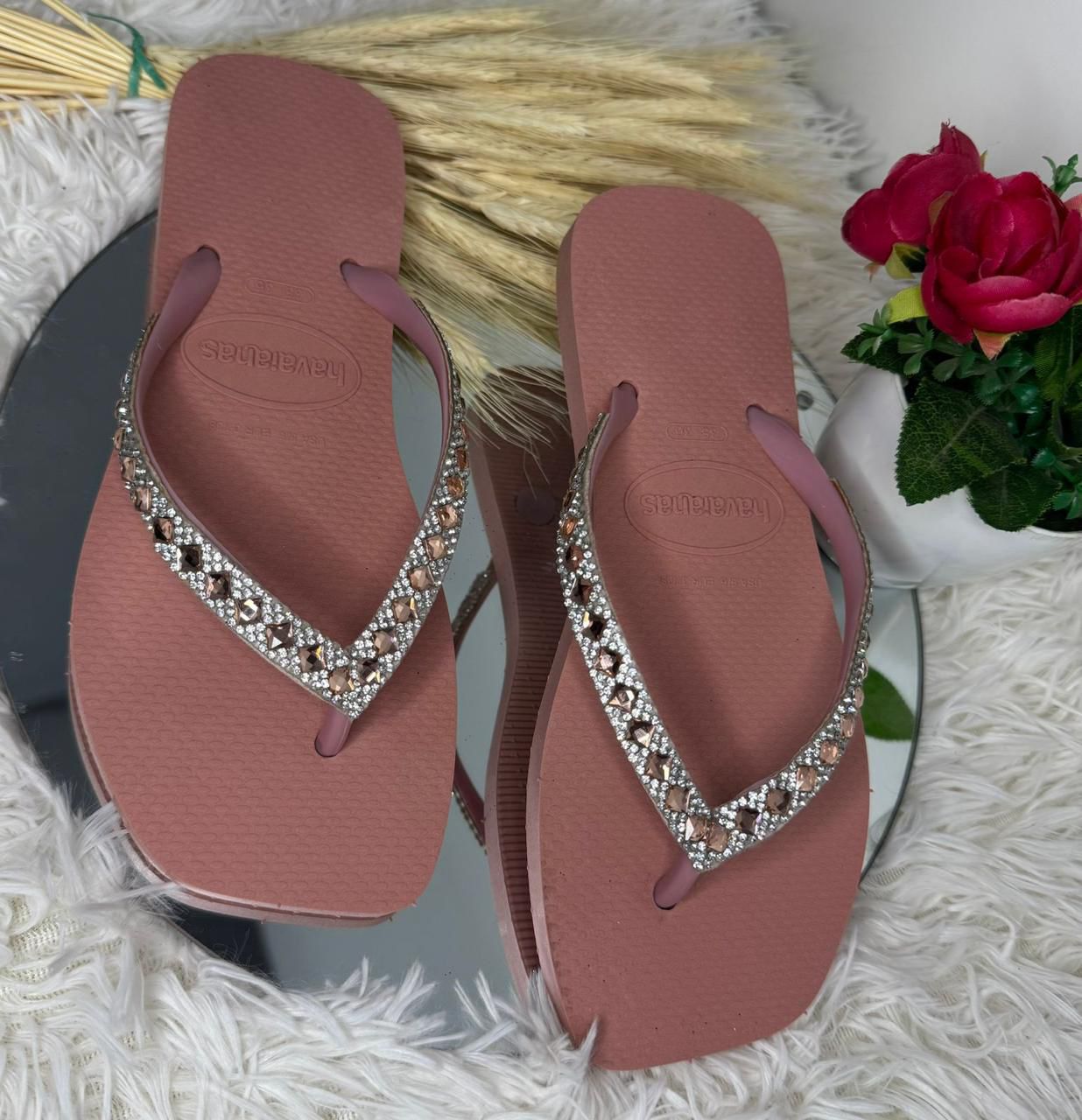 Chinelo Havaianas Bico Quadrado com pedrarias e strass  (Atacado 12 pares)